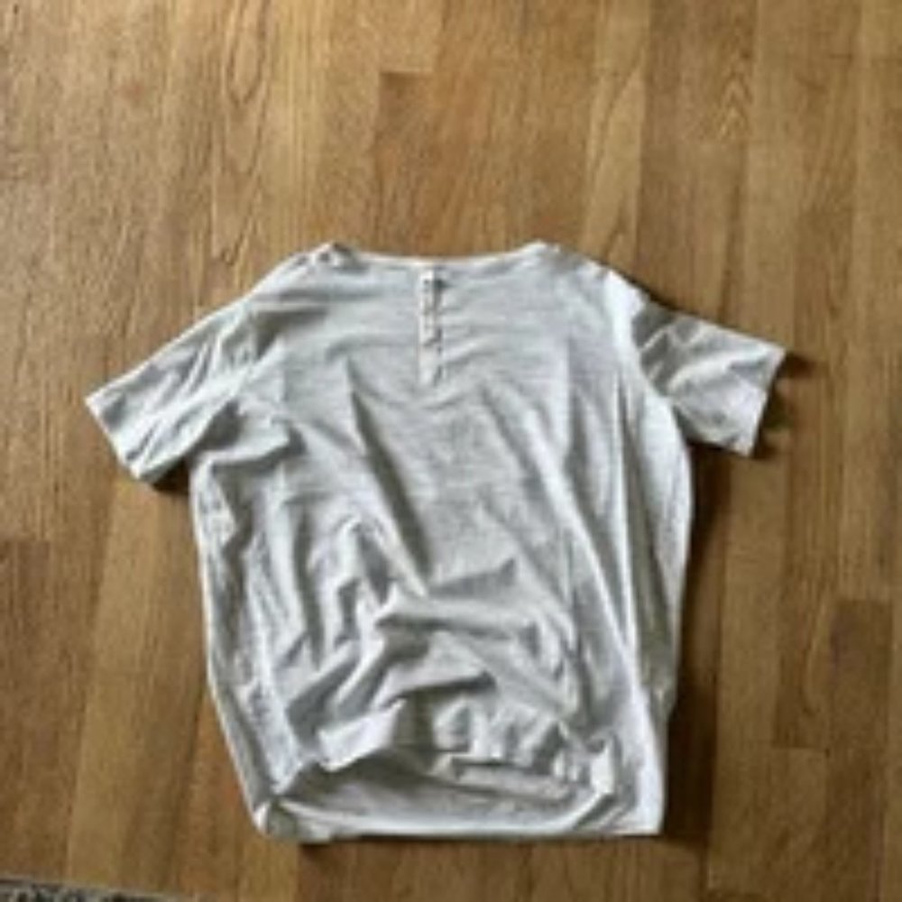 White short sleeves